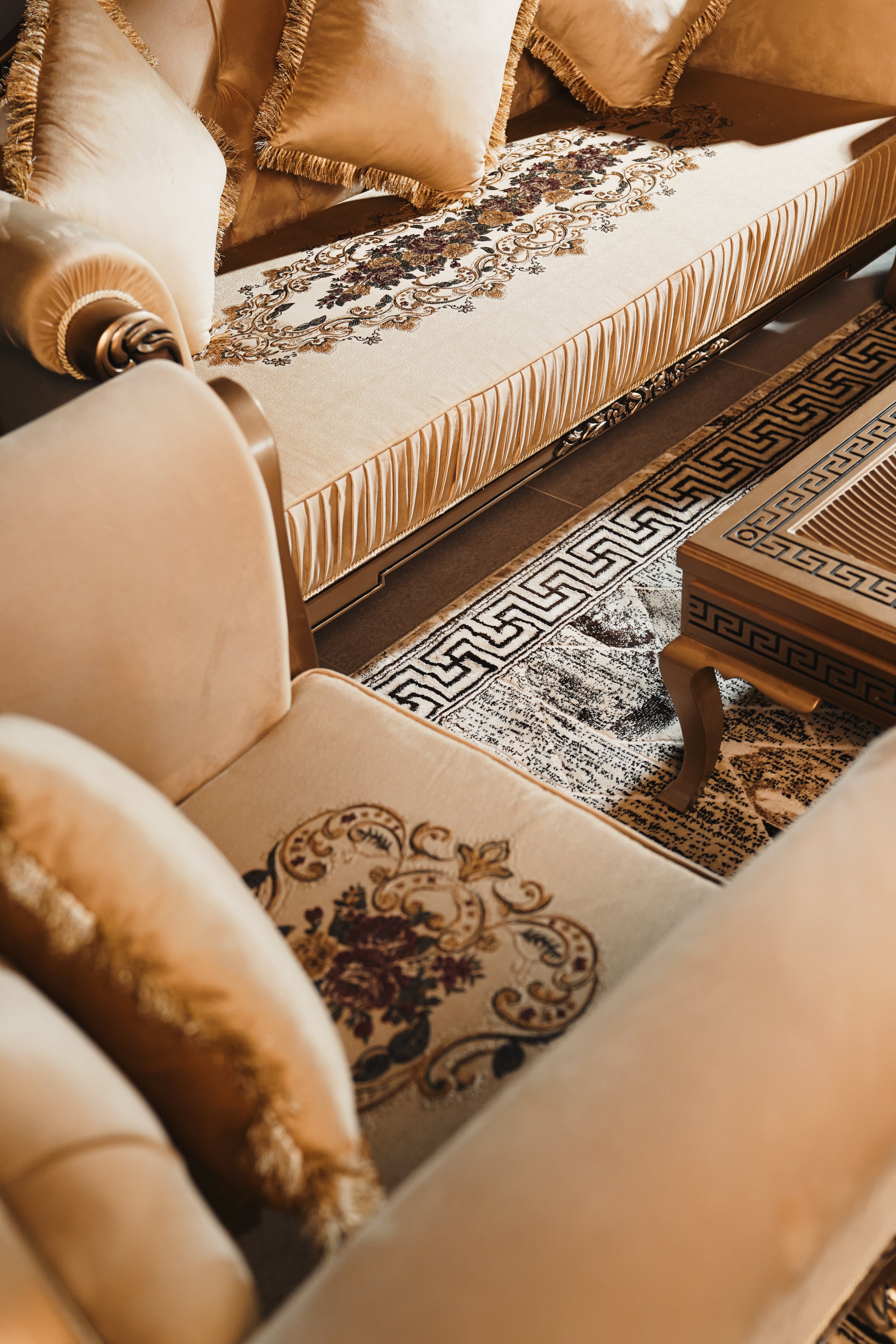 Sheesham Throne