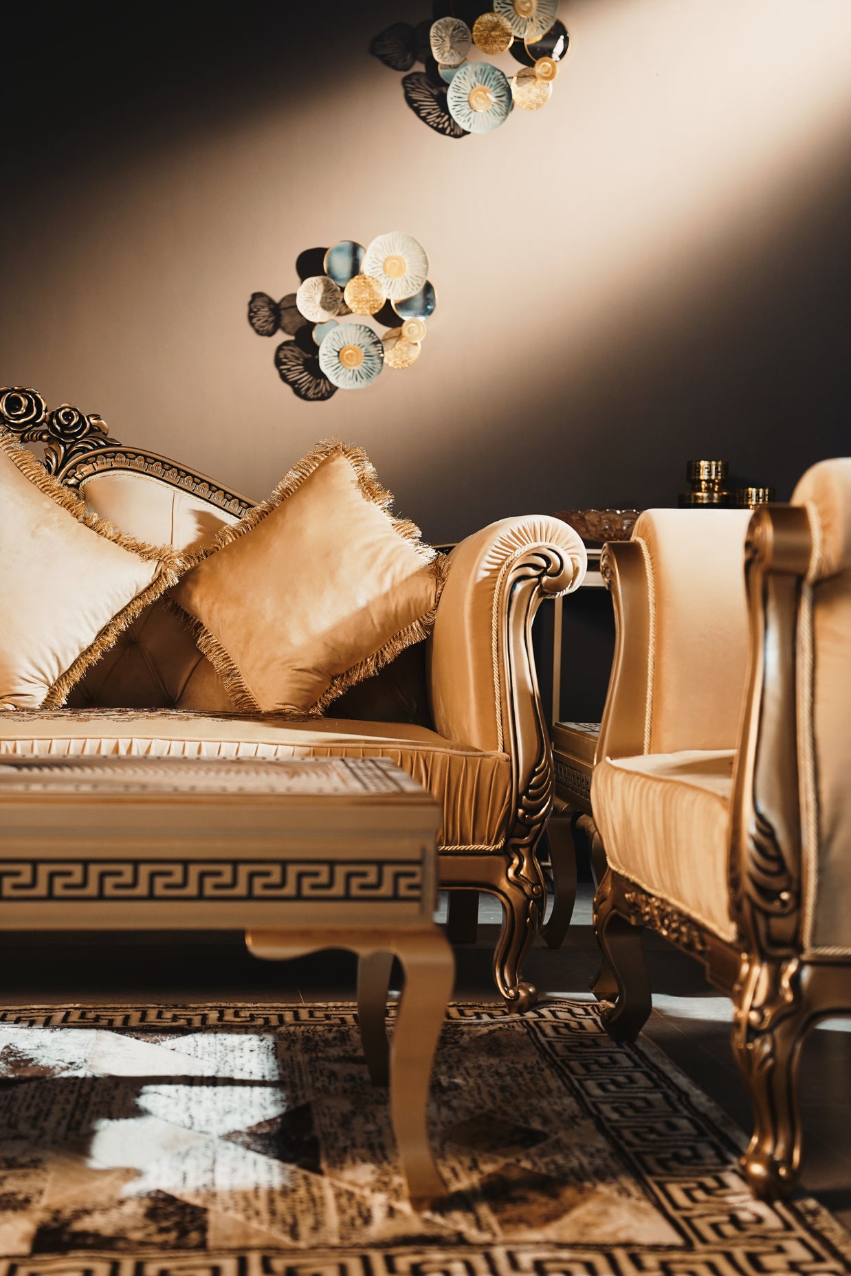Sheesham Throne